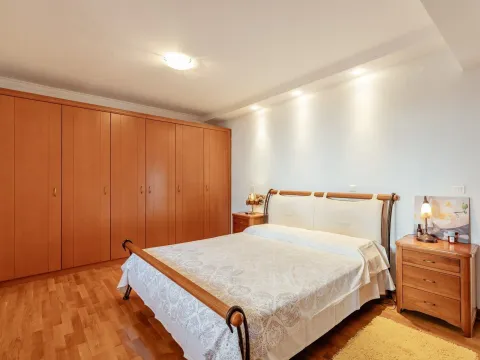 Prodaja, trosoban stan, 244m², Centar, Herceg Novi - image 11