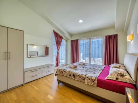 Prodaja, stan, 167m², Kotor, Crna Gora - image 10