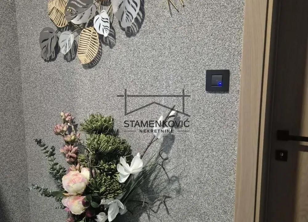 Izdavanje, četvorosoban stan, 95m², Adamovićevo Naselje, Novi Sad Sve Podlokacije