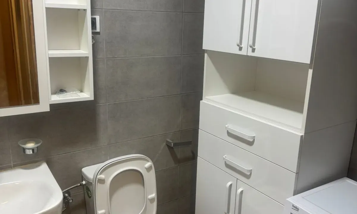 Izdavanje, jednosoban stan, 52m², Kava, Tivat