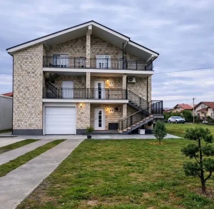 Izdavanje, stan, 360m², Zagorič, Podgorica