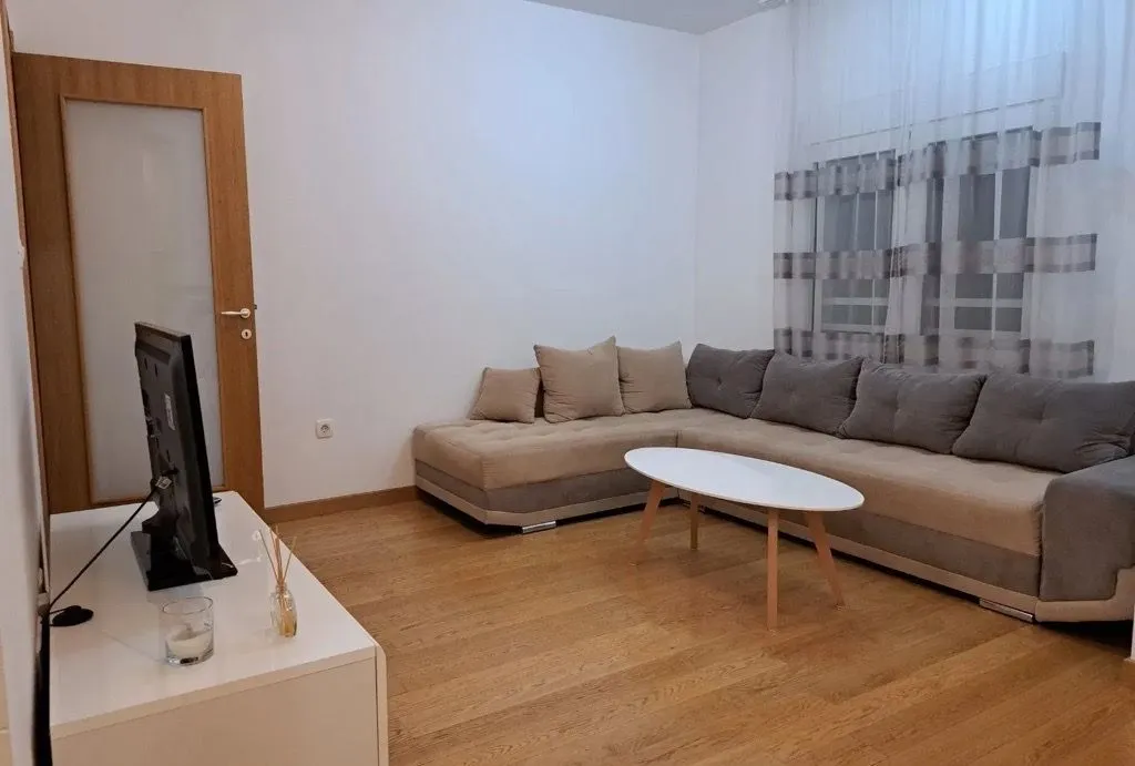 Rent, one bedroom apartment, 42m², Blok 6, Podgorica