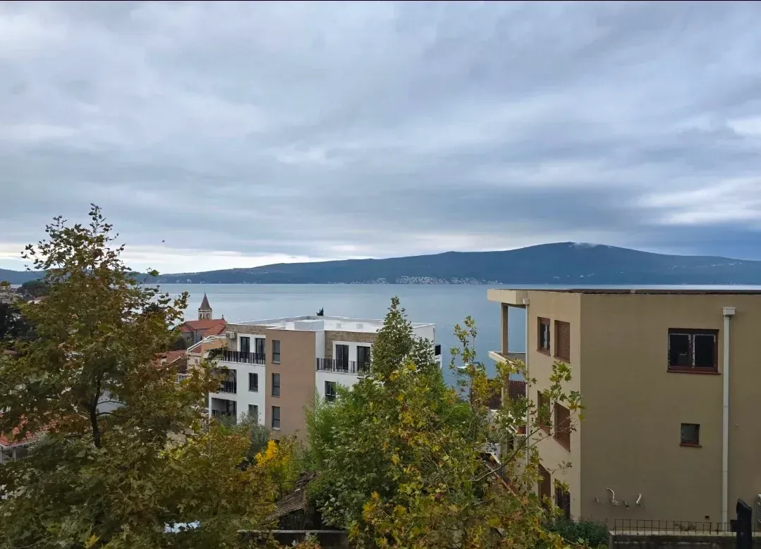 Izdavanje, stan, 67m², Tivat, Crna Gora