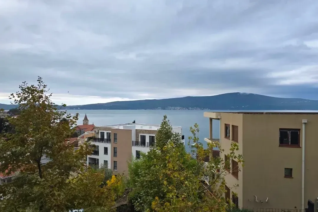 Izdavanje, stan, 67m², Tivat, Crna Gora