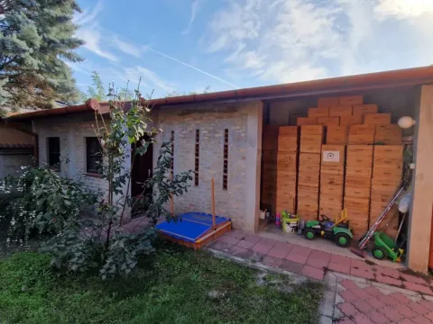 Prodaja, kuća, 213m², Centar, Zrenjanin - image 16