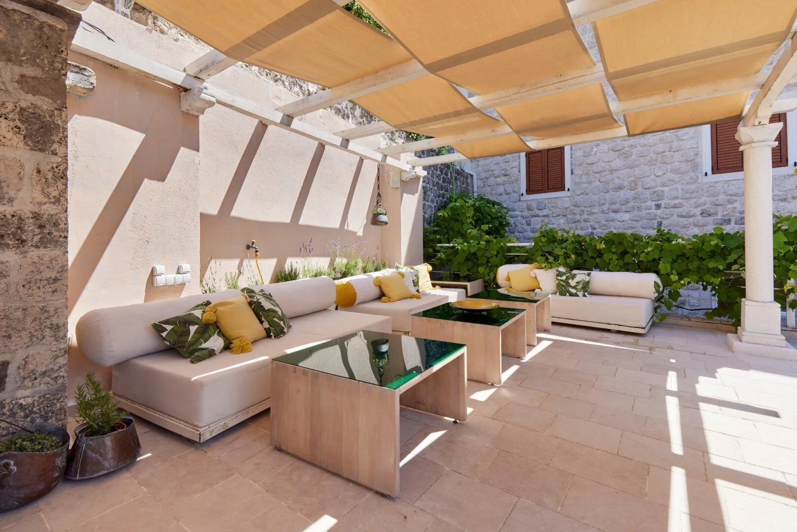 Rent, house, 2117m², Kotor, Crna Gora