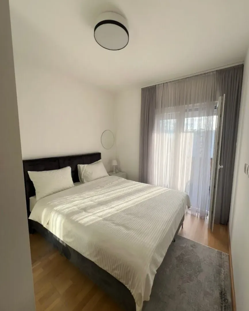 Izdavanje, jednosoban stan, 42m², Pobrežje, Podgorica