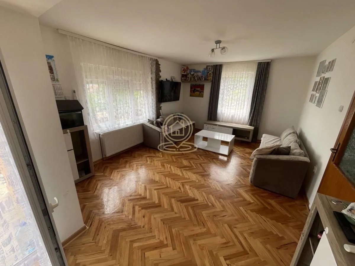 Prodaja, kuća, 320m², Kragujevac, Srbija