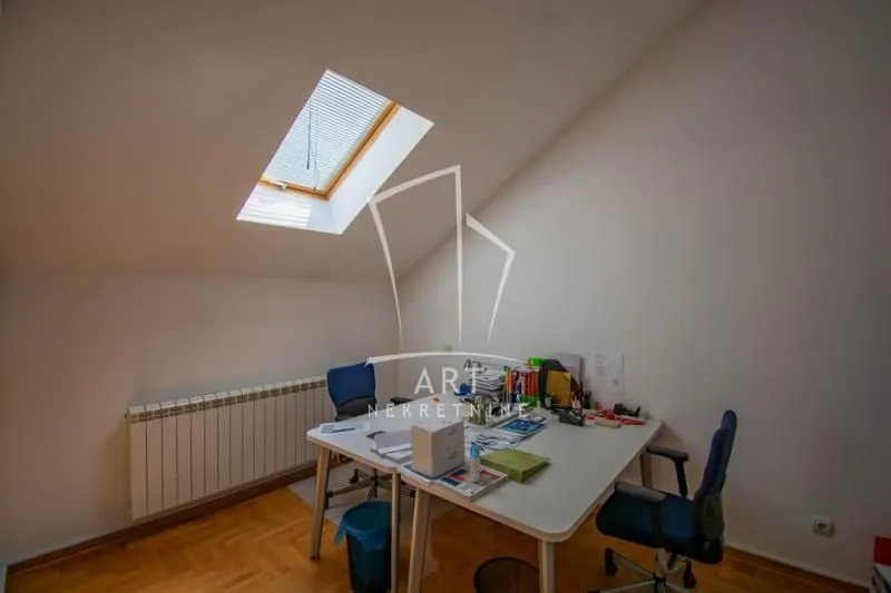 Prodaja, stan, 226m², Voždovac Sve Podlokacije, Beograd