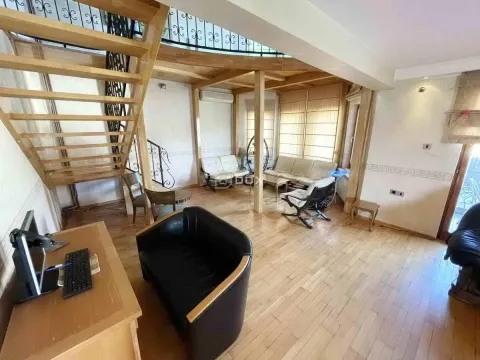 Izdavanje, kuća, 650m², Niš, Srbija - image 9