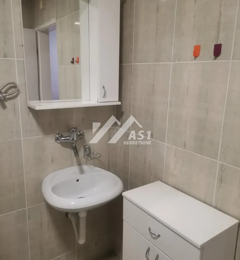 Izdavanje, jednosoban stan, 44m², Grbavica, Novi Sad Sve Podlokacije