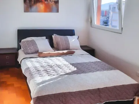 Izdavanje, jednosoban stan, 35m², City Kvart, Podgorica - image 2