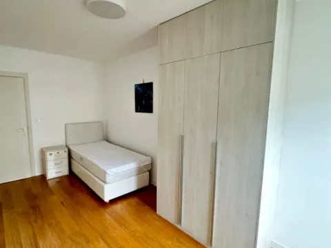 Izdavanje, dvosoban stan, 76m², Central Point, Podgorica - image 10