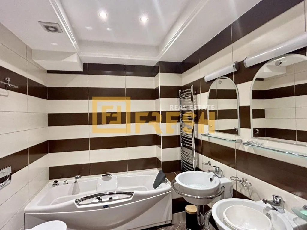 Prodaja, dvosoban stan, 100m², Centar, Podgorica