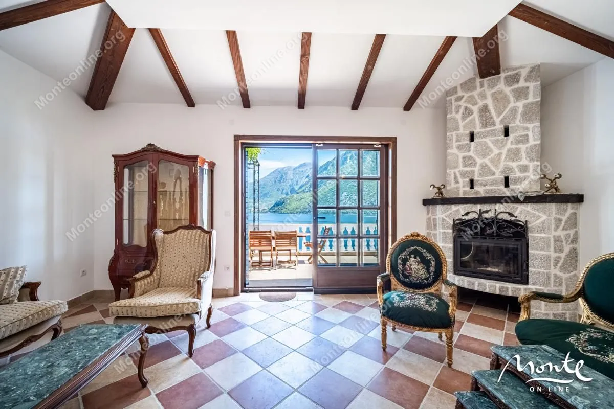 Prodaja, dvosoban stan, 92m², Kostanjica, Kotor