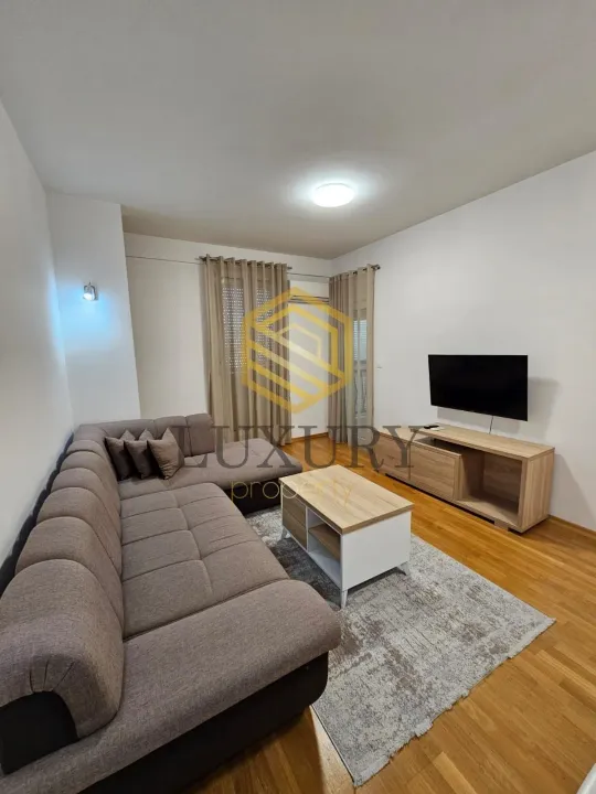 Izdavanje, jednosoban stan, 51m², Stari Aerodrom, Podgorica