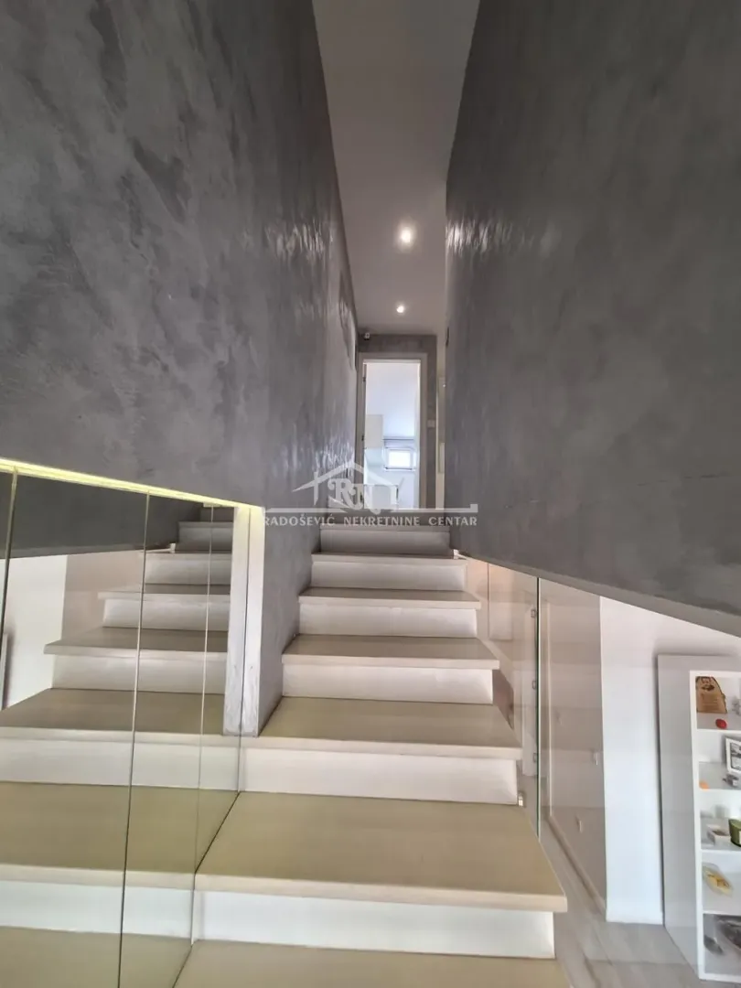 Prodaja, četvorosoban stan, 118m², Đeram Pijaca, Beograd