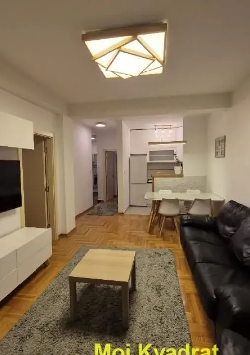 Izdavanje, dvosoban stan, 52m², Đeram Pijaca, Beograd