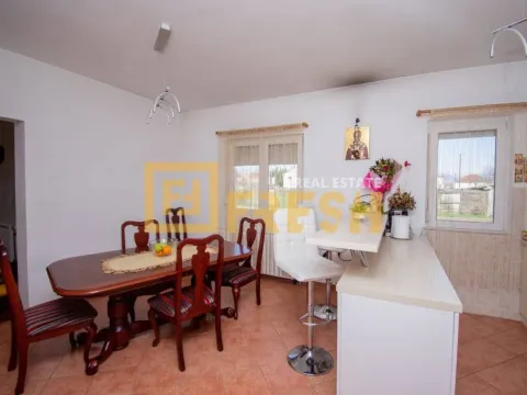 Sale, house, 350m², Tološi, Podgorica - image 9