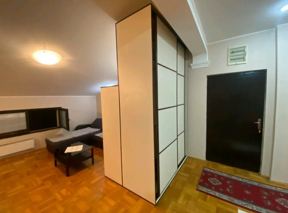 Izdavanje, trosoban stan, 80m², Olimp, Zvezdara Sve Podlokacije