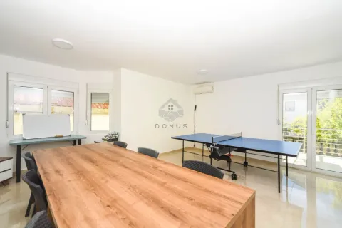 Rent, house, 500m², Stari Aerodrom, Podgorica - image 5