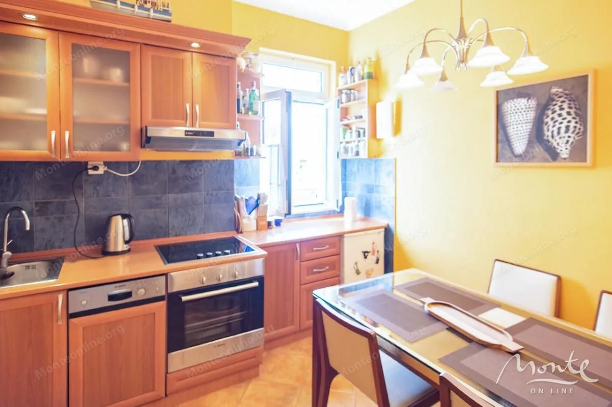 Prodaja, dvosoban stan, 42m², Đenovići, Herceg Novi