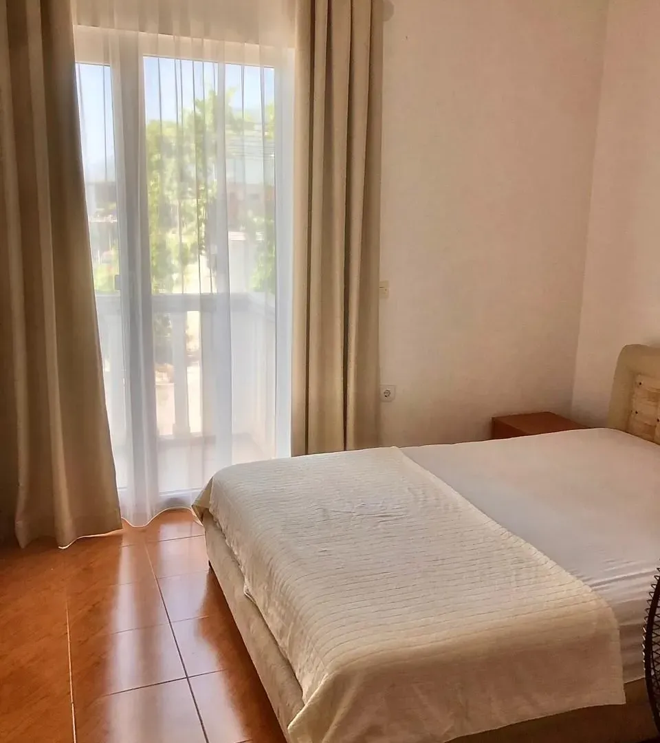 Izdavanje, trosoban stan, 110m², Seoce, Budva