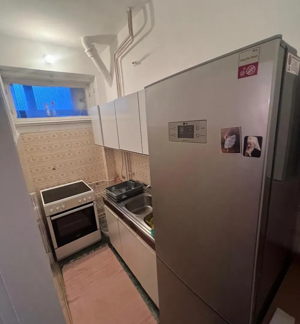 Izdavanje, trosoban stan, 55m², Savski Venac, Beograd