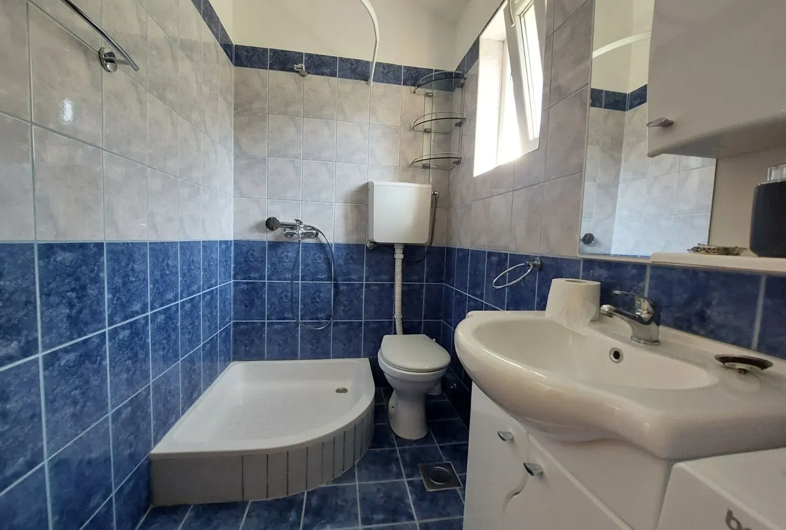 Rent, one bedroom apartment, 70m², Škaljari, Kotor