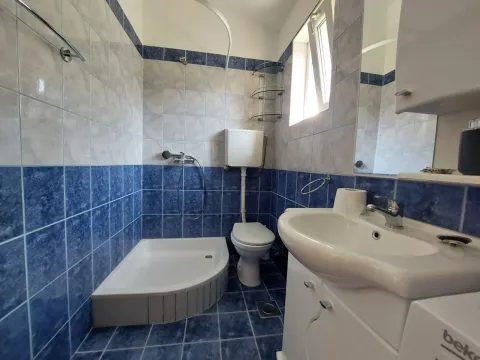 Rent, one bedroom apartment, 70m², Škaljari, Kotor - image 11