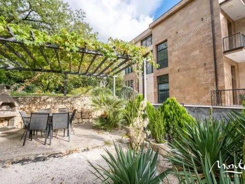 Prodaja, kuća, 428m², Orahovac, Kotor - image 44