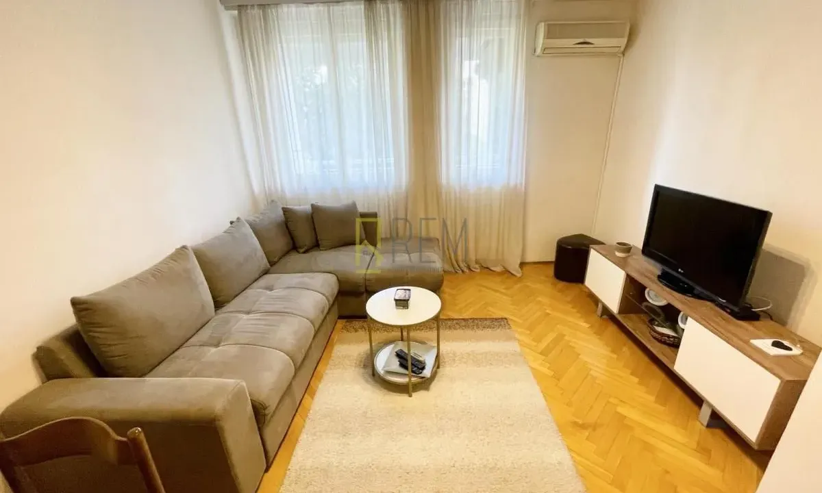 Izdavanje, jednosoban stan, 45m², Preko Morače, Podgorica