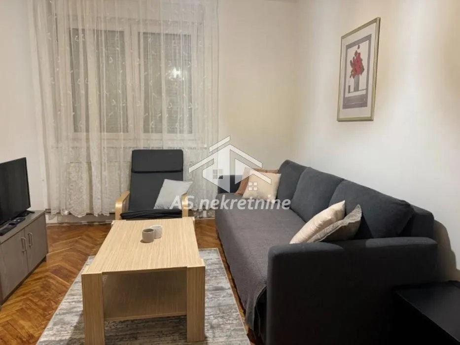 Izdavanje, četvorosoban stan, 79m², Autokomanda, Voždovac Sve Podlokacije