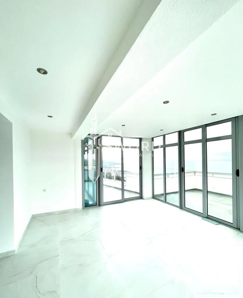 Prodaja, trosoban stan, 241m², Dobre Vode, Bar
