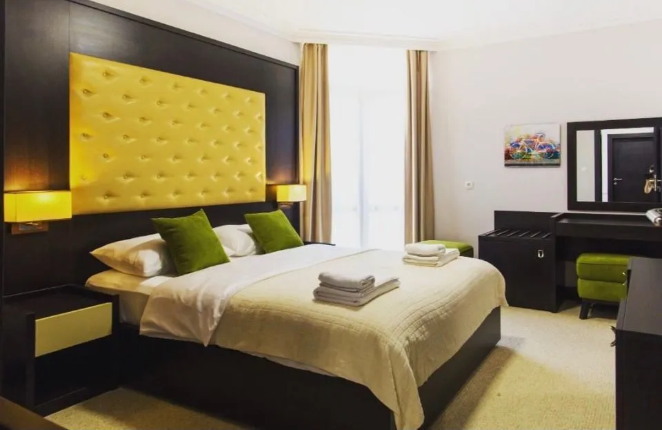Izdavanje, ugostiteljski objekat, 700m², Bečići, Budva