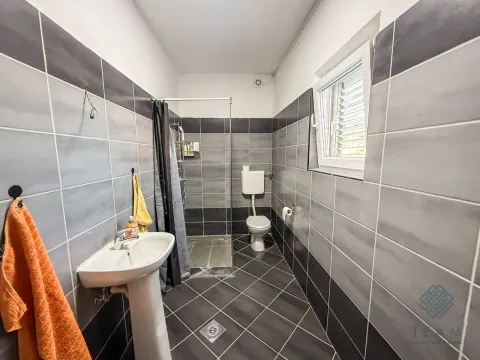 Izdavanje, kuća, 300m², Masline, Podgorica - image 19