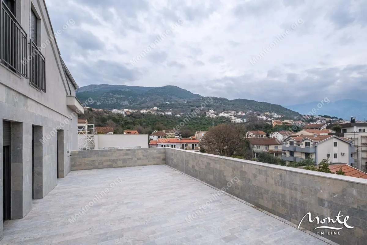 Prodaja, trosoban stan, 236m², Tivat, Crna Gora