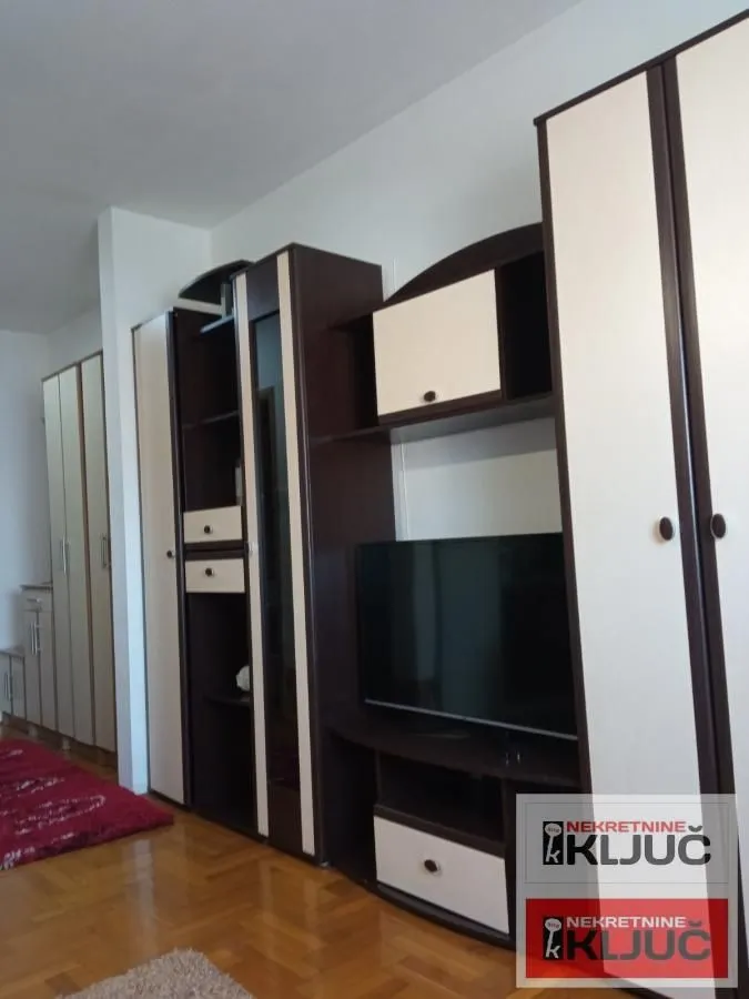 Izdavanje, garsonjera, 25m², Centar, Novi Sad