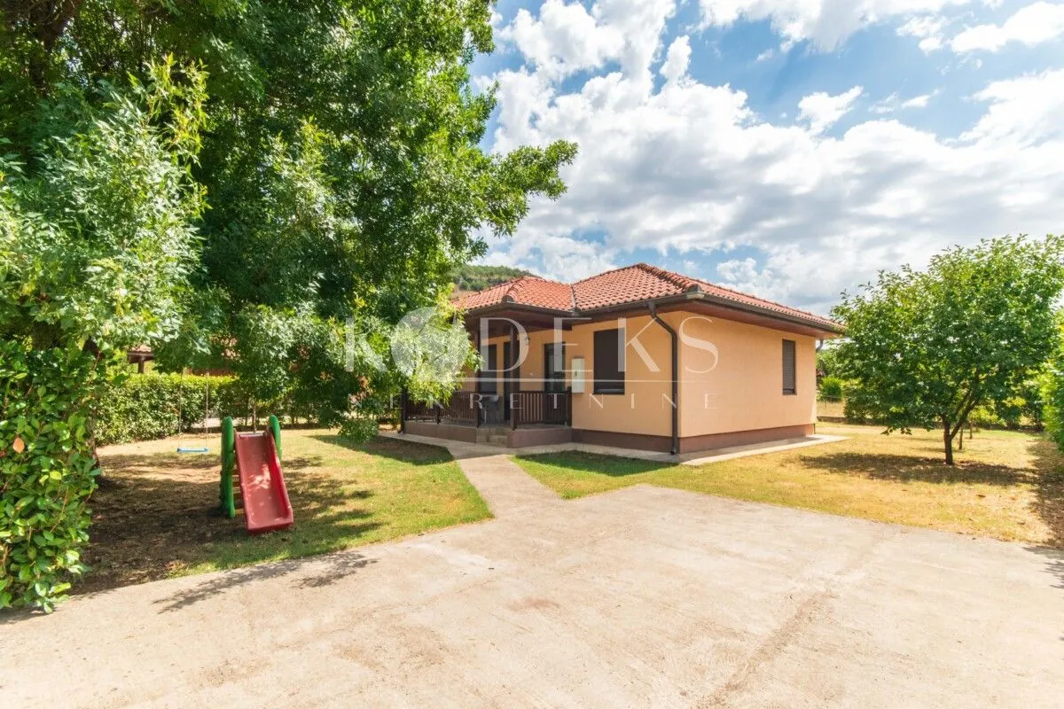 Izdavanje, kuća, 77m², Pričelje, Podgorica