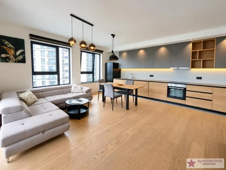 Izdavanje, trosoban stan, 81m², Savski Venac, Beograd