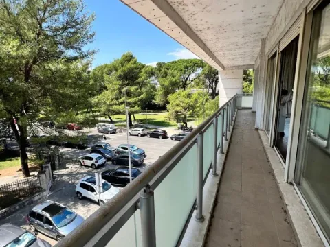 Izdavanje, četvorosoban stan, 228m², Preko Morače, Podgorica - image 13