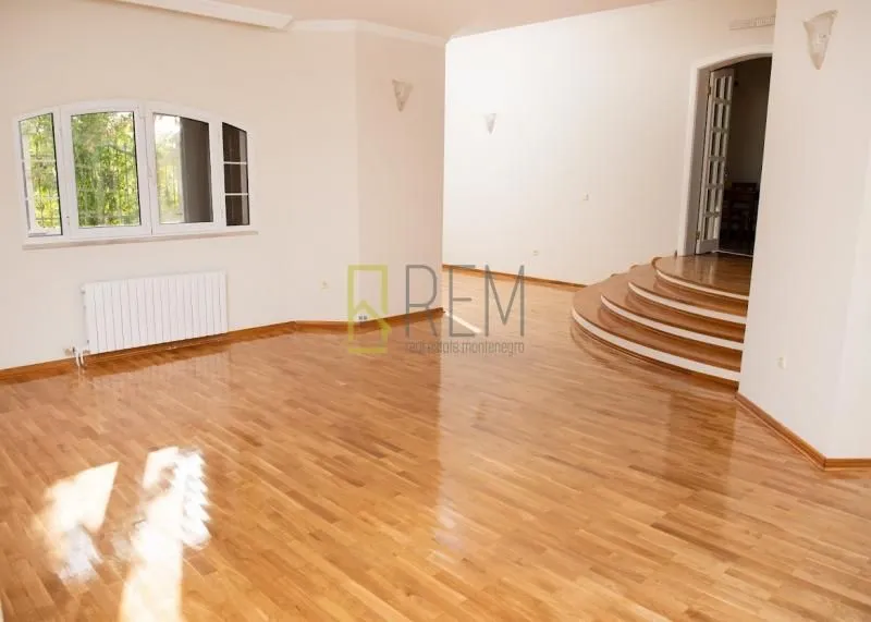 Prodaja, kuća, 460m², Zagorič, Podgorica