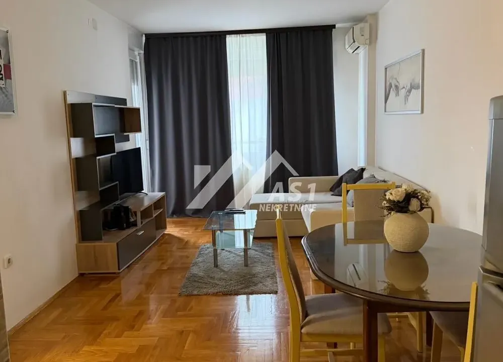 Izdavanje, jednosoban stan, 45m², Grbavica, Novi Sad Sve Podlokacije