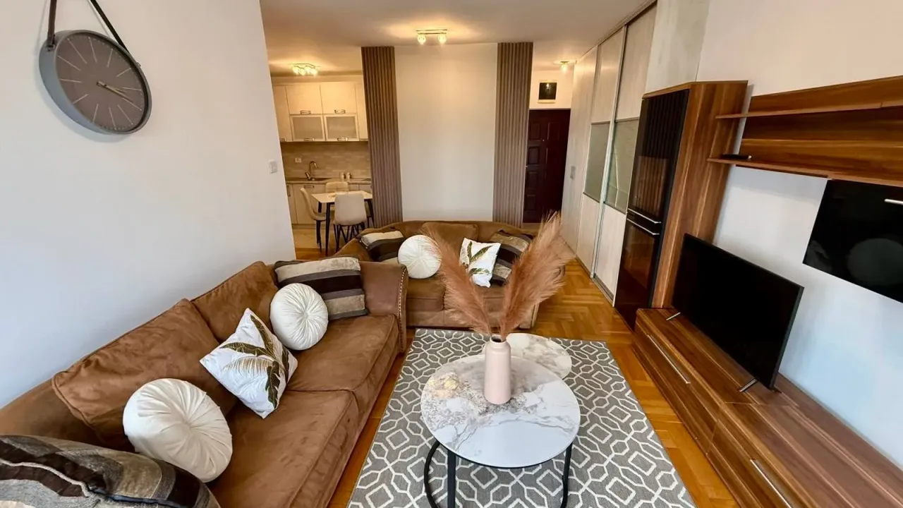 Izdavanje, jednosoban stan, 45m², Kod Big Fashion-a, Podgorica