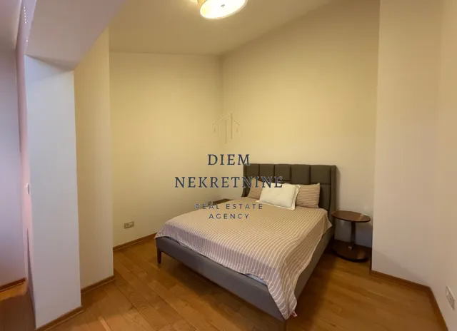 Izdavanje, trosoban stan, 140m², Podgorica, Crna Gora