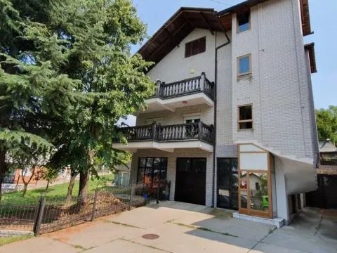 Prodaja, kuća, 600m², Sremska Kamenica, Petrovaradin