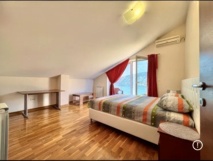 Izdavanje, trosoban stan, 130m², Igalo, Herceg Novi