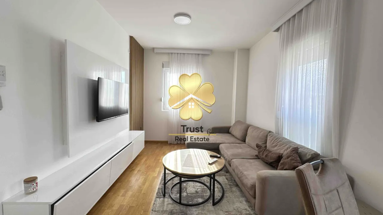 Izdavanje, dvosoban stan, 70m², Stari Aerodrom, Podgorica