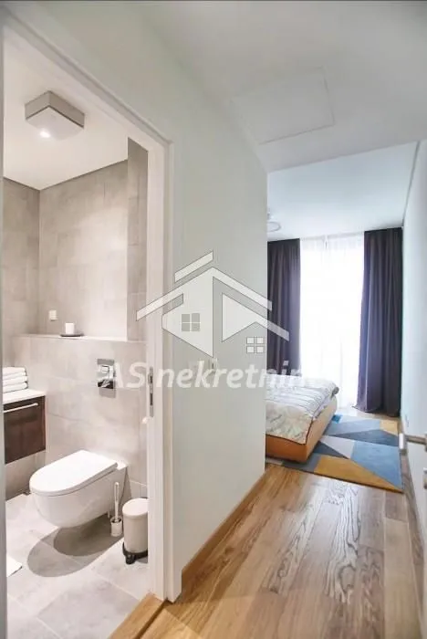 Izdavanje, četvorosoban stan, 142m², Savski Venac, Beograd