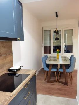 Rent, two bedroom apartment, 76m², Centar, Tivat - image 9